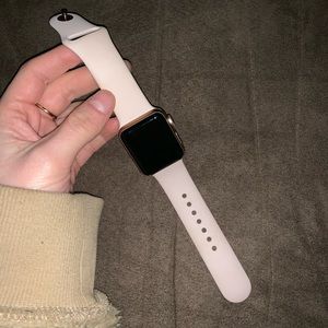 Series 3 Apple Watch - 38MM